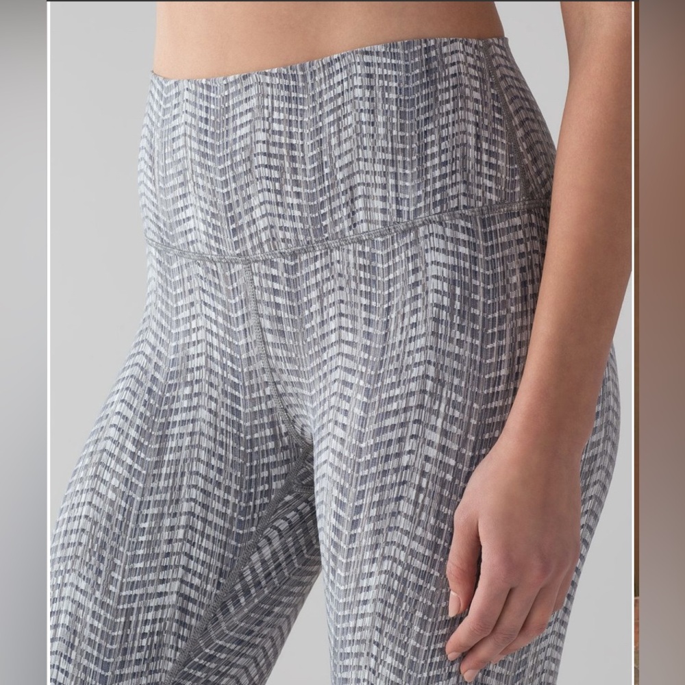Lululemon High-Waist Gray Patterned Leggings - image 3
